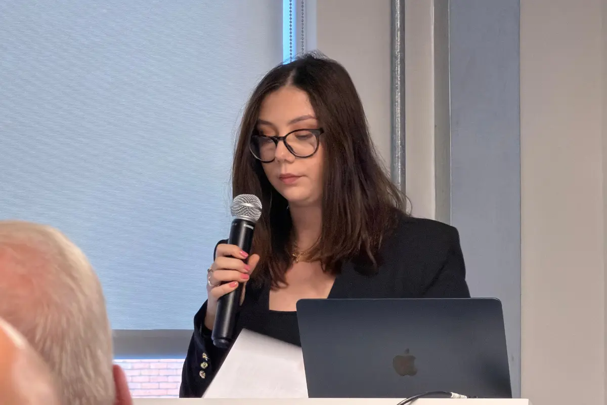 Amelia Hewitt presenting at UK AI Council inaugural event